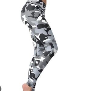 Nike camo pants 👖